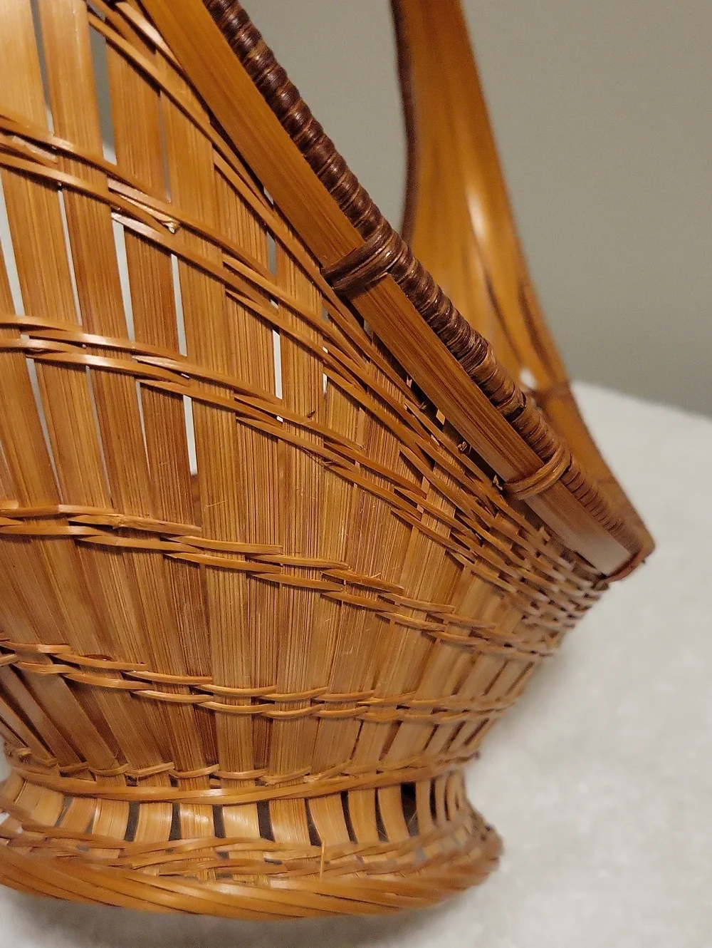 Vintage Woven Decorative Wicker Rattan Boat Shaped Basket & Handle Honey Brown.